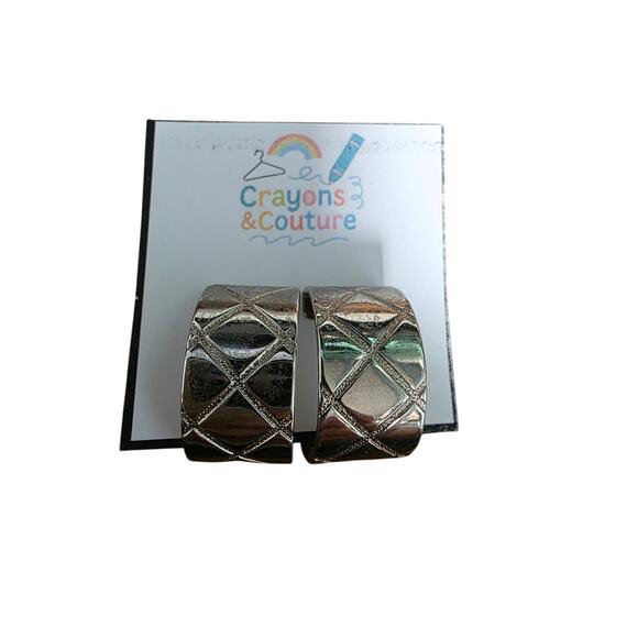 Vintage Avon Silver Tone Pierced Earrings Fashion  Hoops CrissCross Daily Night - Picture 1 of 3